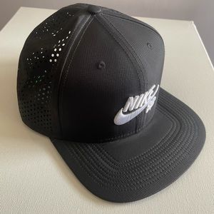 1st Gen. Nike SB Aerobill Dri-Fit Snapback